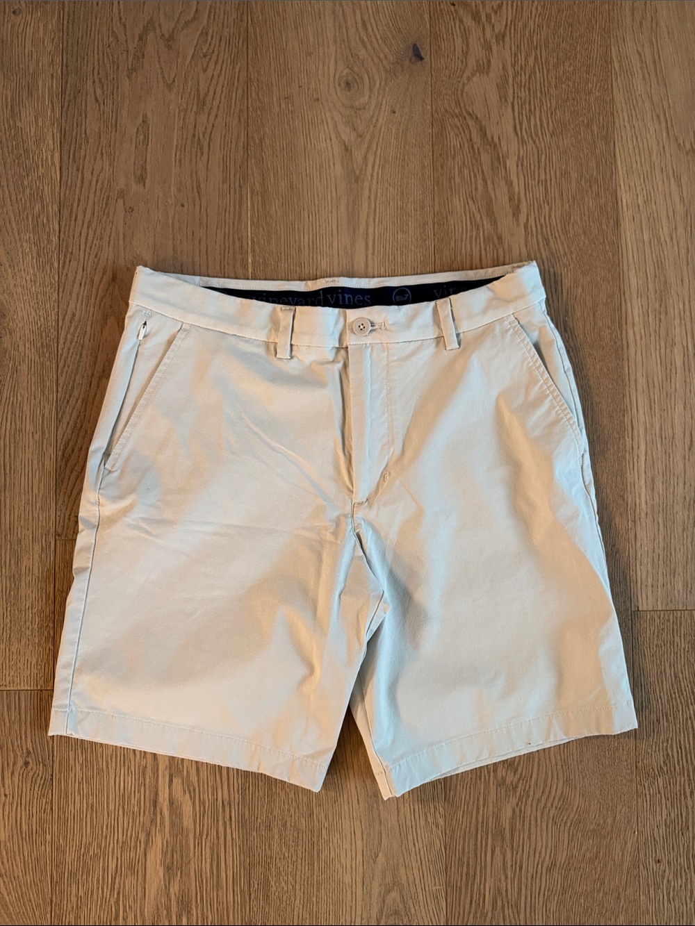 Vineyard Vines Men's On The Go Light Cream Flat-Front Chino Shorts